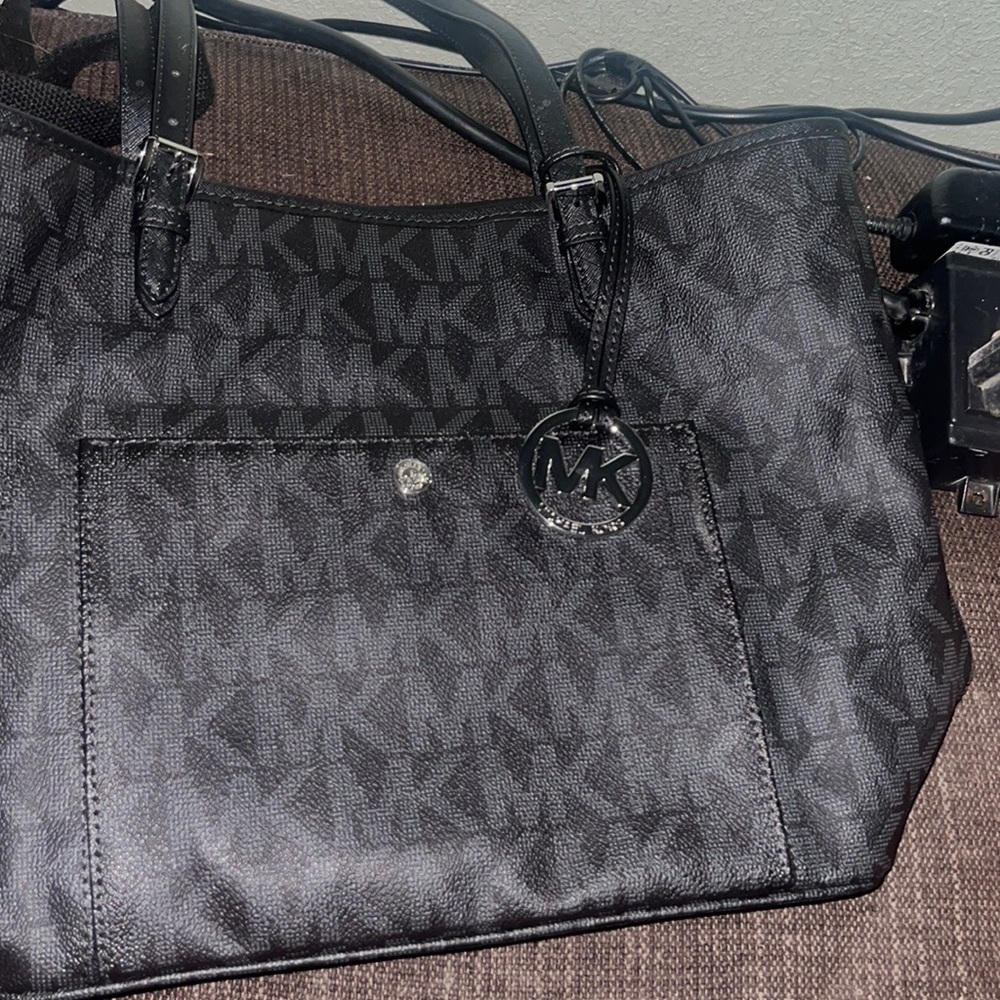 Nice purse New MK